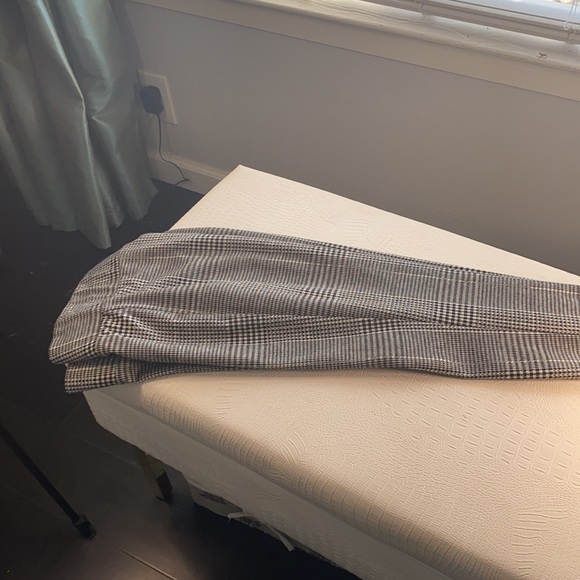 Black & White Leggings - Picture 2 of 4